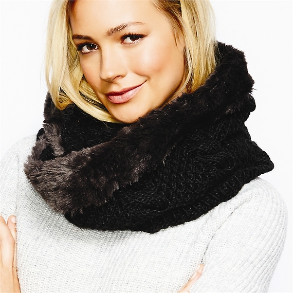 Sarf with Faux Fur Trim